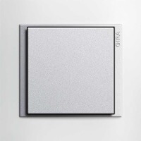 Gira Event. Цвет рамки: Белый матовый; Цвет вставки и клавиши: Алюминий