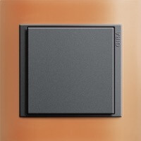 Gira Event Opaque. Цвет рамки: Оранжевый; Цвет вставки и клавиши: Антрацит