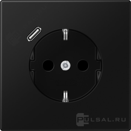 Розетка USB C с электрической розеткой
LS 990,  LS plus,  LS ZERO,  LS-design,  FD-design,  USB type-C 5V,  Электр. с USB,  одинарная,   цвет - черный матовый,  пластмасса,  LS1520-18CSWM,  LS 1520-18 C SWM,  JUNG
 - PULSAL.RU