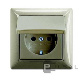 Розетка
Basic 55,  без шторок,  с крышкой,  с заземлением,  одинарная,  безвинтовые клеммы,   цвет - шампань,  пластмасса,  IP 44,  20 EUCKD-93-507,  2CKA002018A1501,  ABB
 - PULSAL.RU